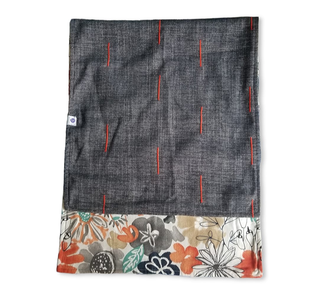 Bring the beauty of spring indoors with our Easy Spring Bed Runner! Expertly handcrafted from luxury woven fabric in a delightful blend of playful black and orange, this reversible design adds a touch of high-end designer flair to any bedroom. Create an inviting atmosphere and make your queen bed look like a million bucks.